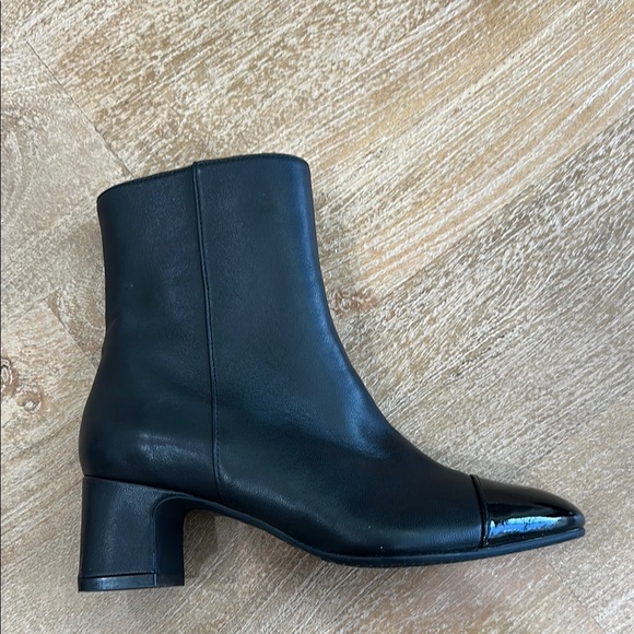 NWOT Stuart Weitzman Kiandra Leather Booties 5 - Picture 1 of 7